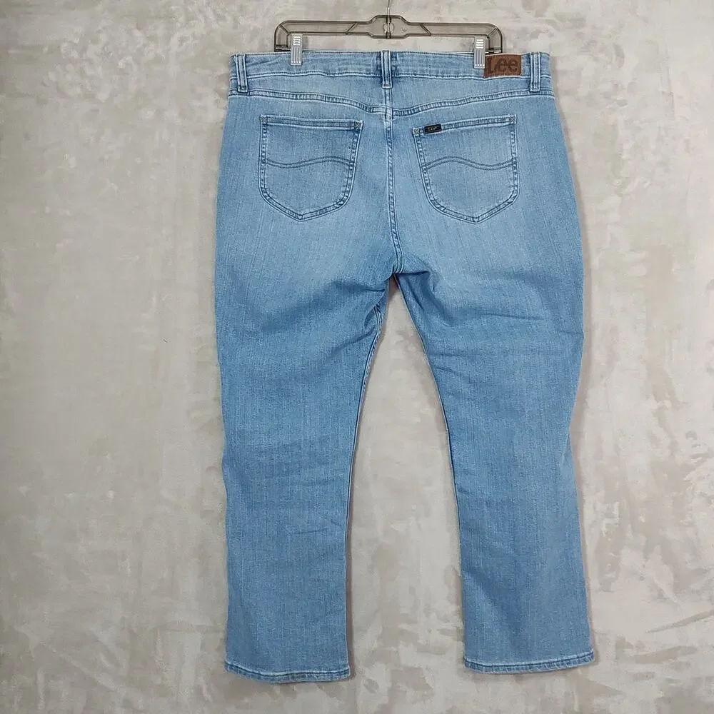 Lee Women's Mid-Rise Straight Leg Jeans Light Wash Size 18S Very Good Comdition